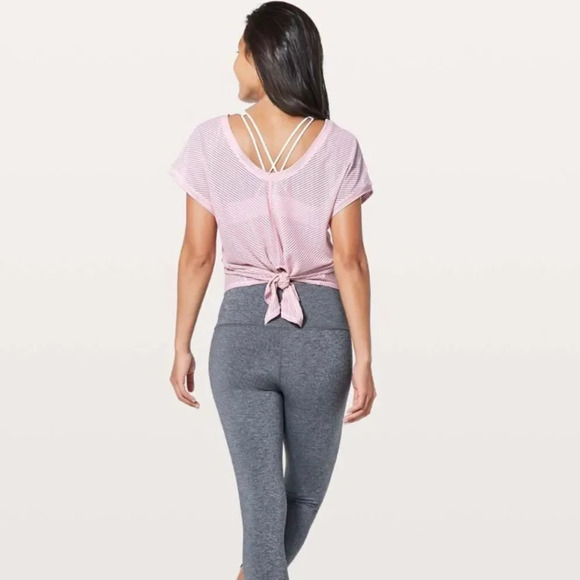 Lululemon sz 8 Ahead By Miles Short Sleeve Tee Pink Petals Mesh Training Top - Picture 3 of 11